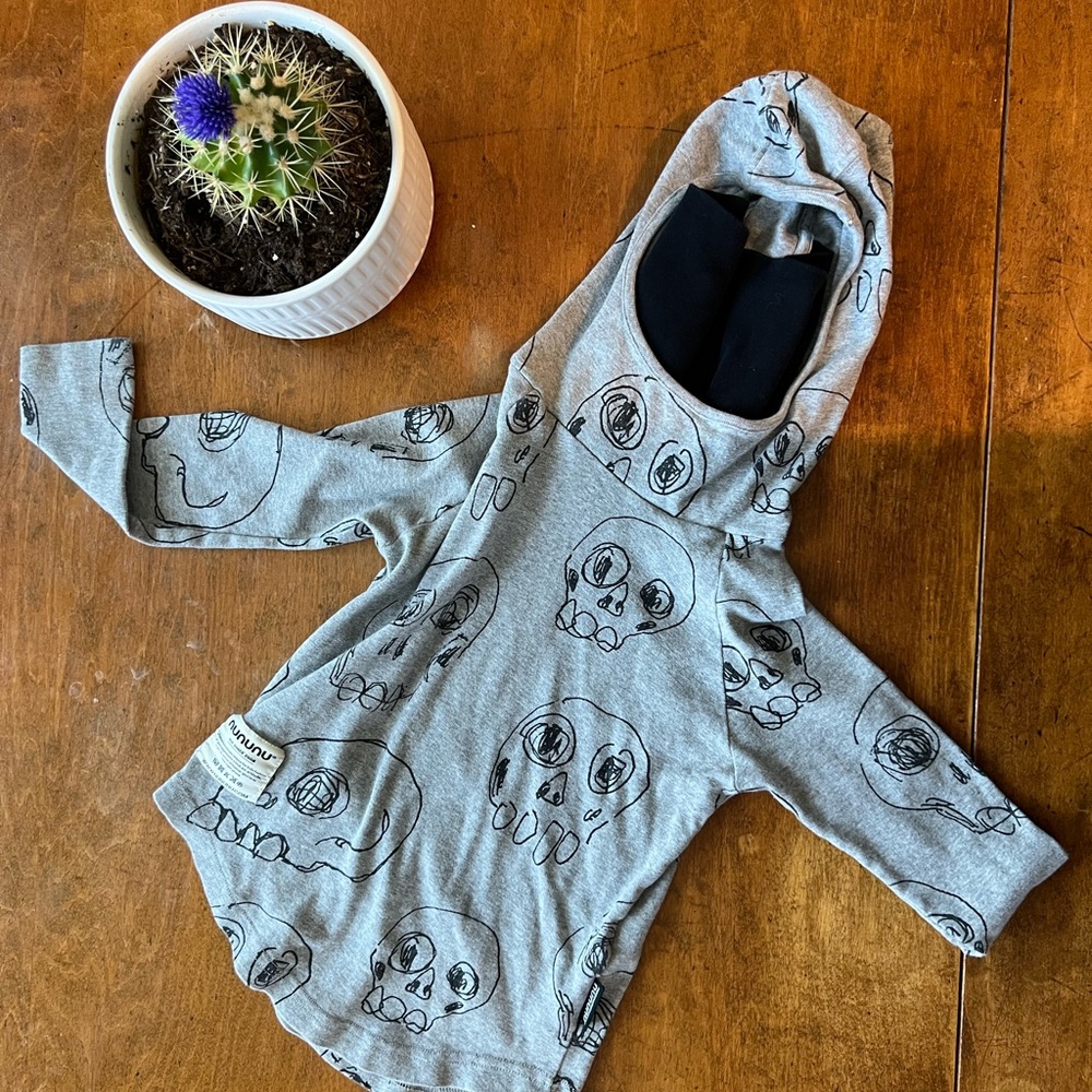 Nununu Boys 4-5 Gray Skull Hooded Top Thumb Hole Face Cover Hoodie Shirt